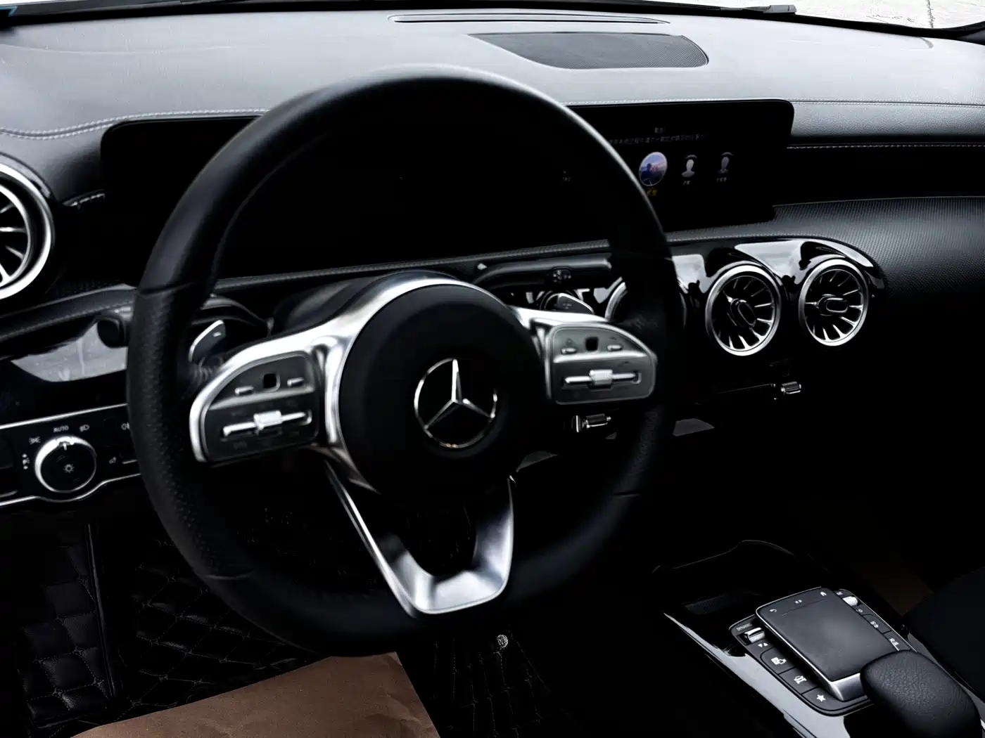 Mercedes-Benz A-Class 2021 A 200 L Sport Sedan Fashion Edition фото 8