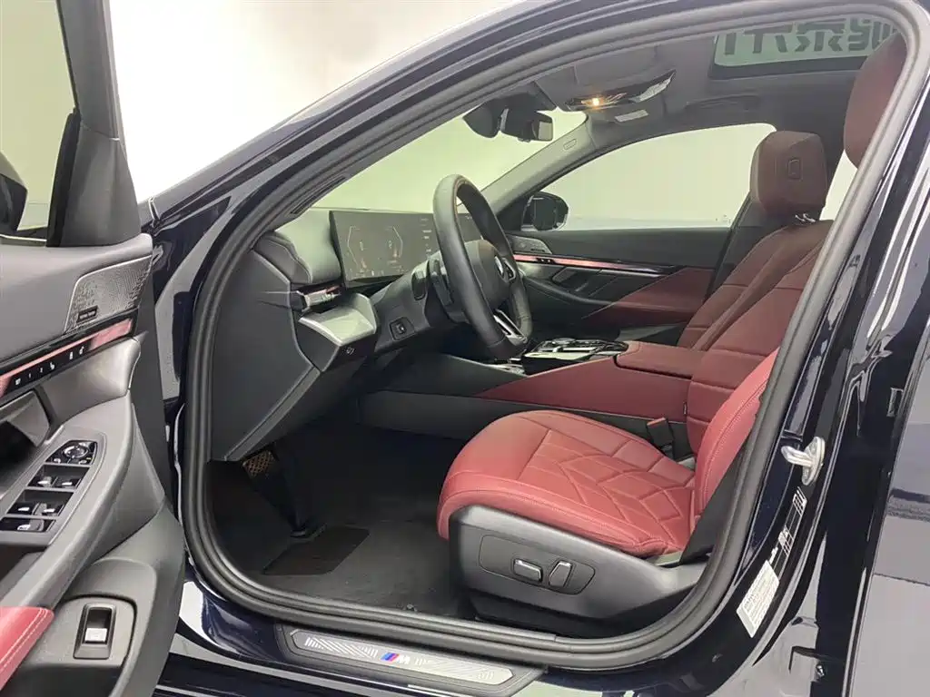 BMW 5 Series 2024 530Li Leading M Sport Package фото 17
