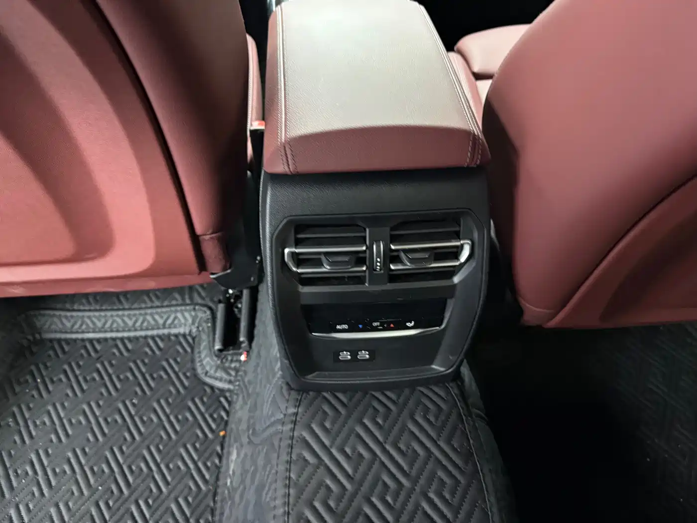 BMW 3 Series 2024 325Li M Sport Shadowline Package фото 12
