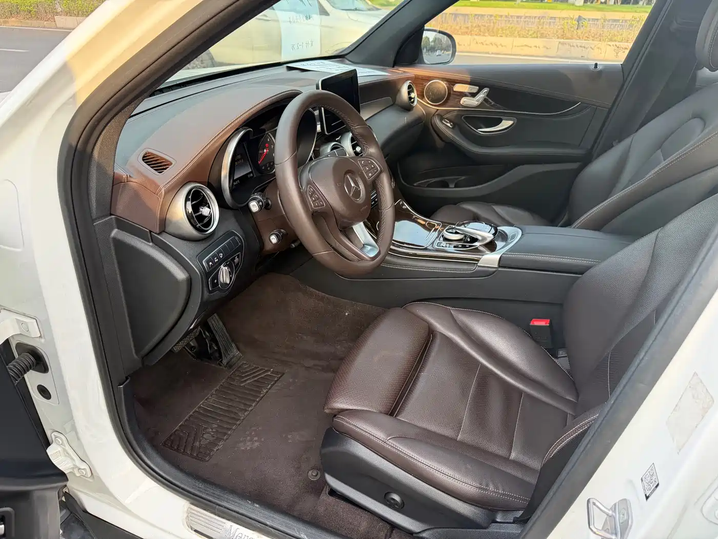 Mercedes-Benz GLC 2018 Facelift GLC 260 4MATIC Luxury фото 8