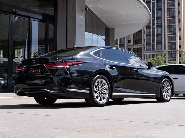 Lexus LS 2018 500h Luxury Edition China VI — фото 3