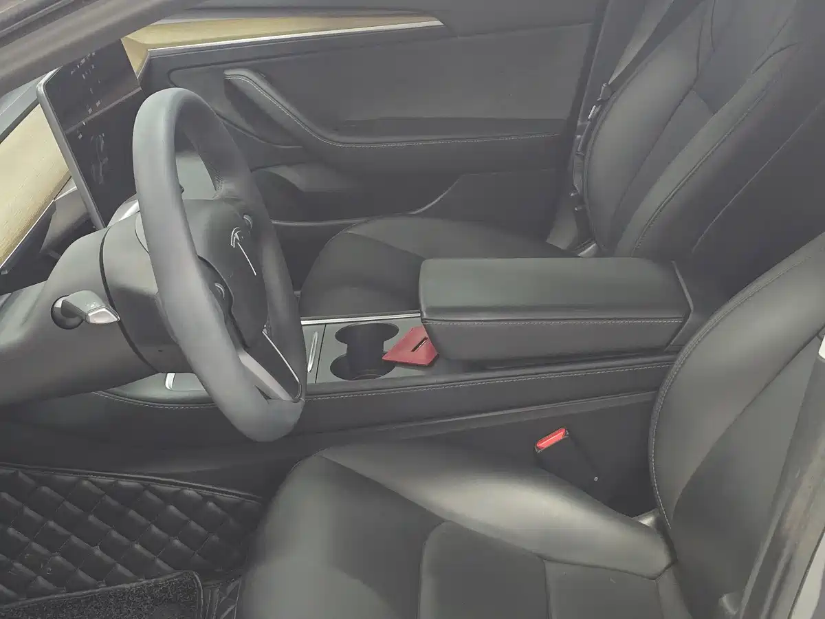 Photo 5 - Tesla Model 3