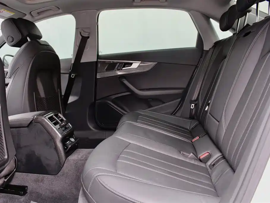 Audi A4L 2020 40 TFSI Luxury Dynamic фото 12