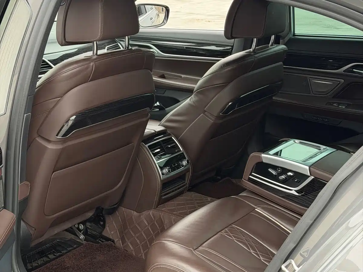 BMW 7 Series 2019 730Li M Sport Package фото 10