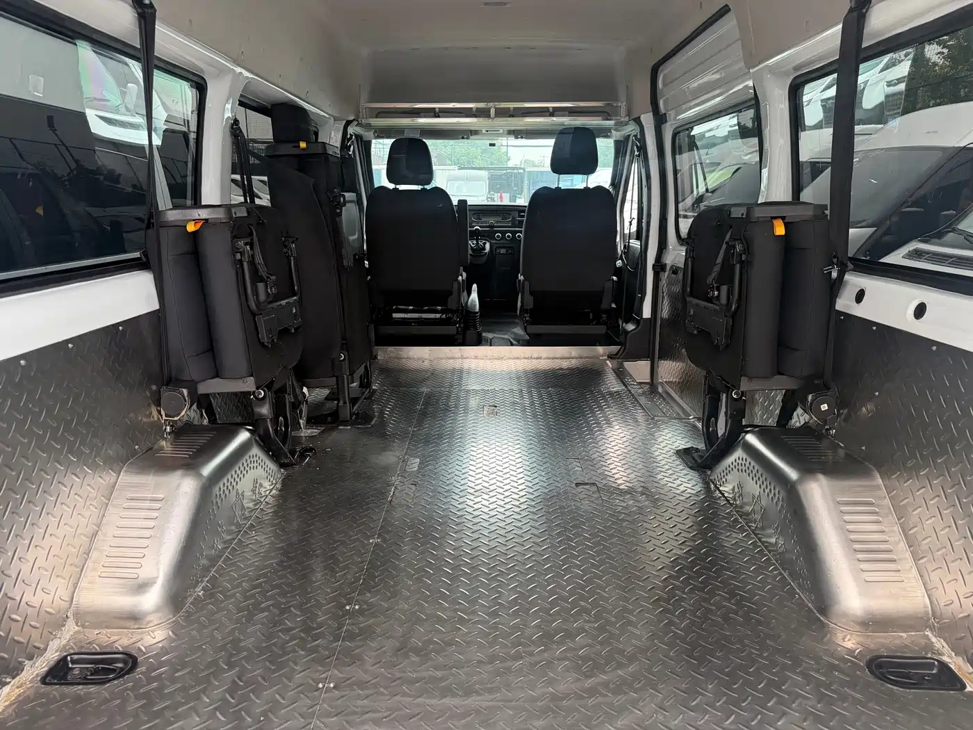 Jiangling JMC Fushun 2024 2025 Model 2.0T 6MT Diesel Medium Wheelbase Medium-High Roof Commercial MPV 5/6 Seats