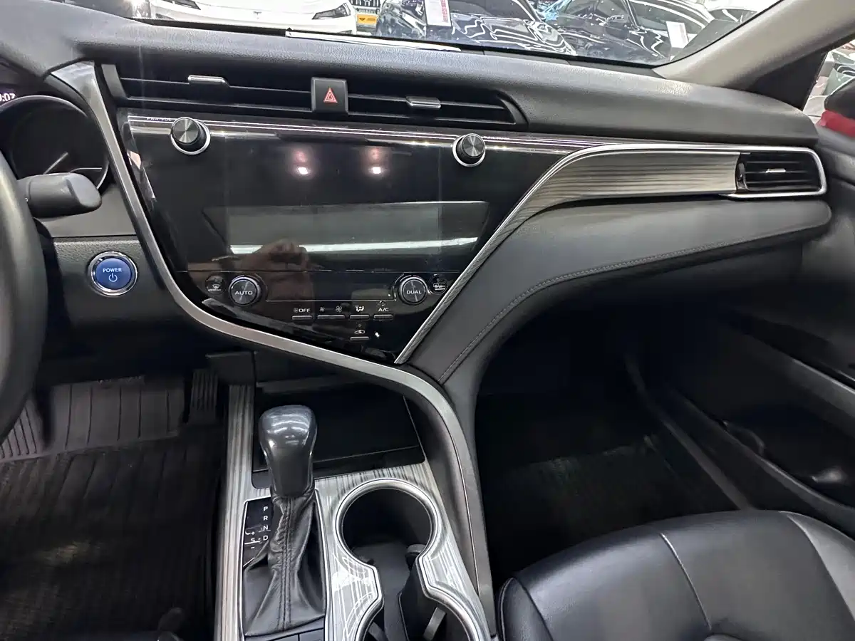 Toyota Camry 2019 Facelift Hybrid 2.5HG Luxury Edition фото 8