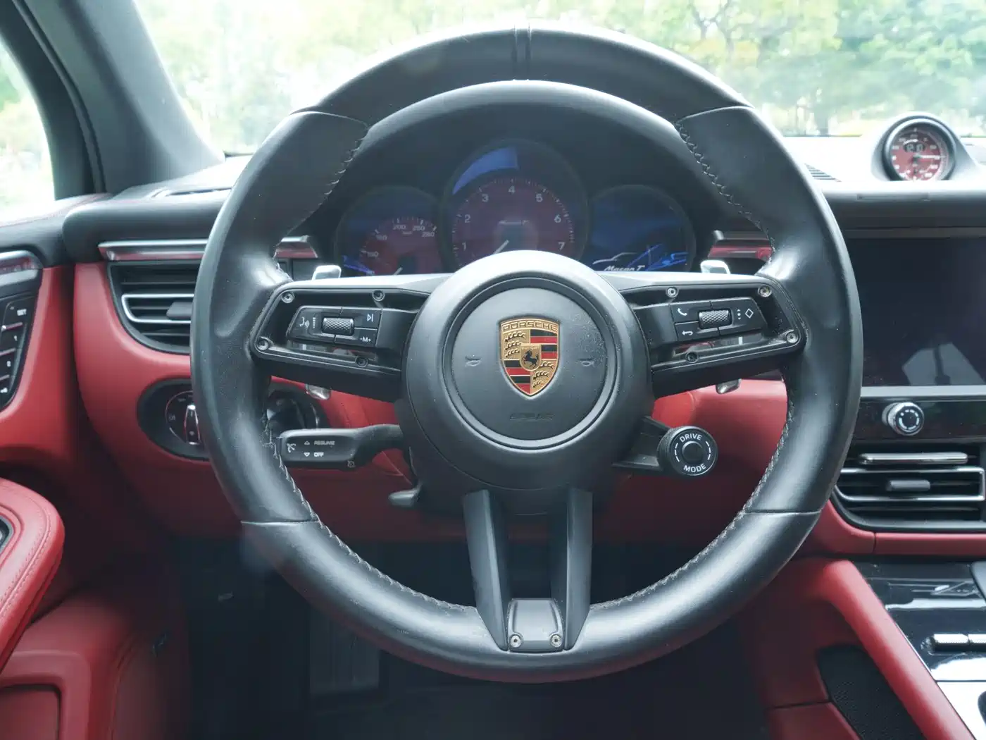PORSCHE MACAN