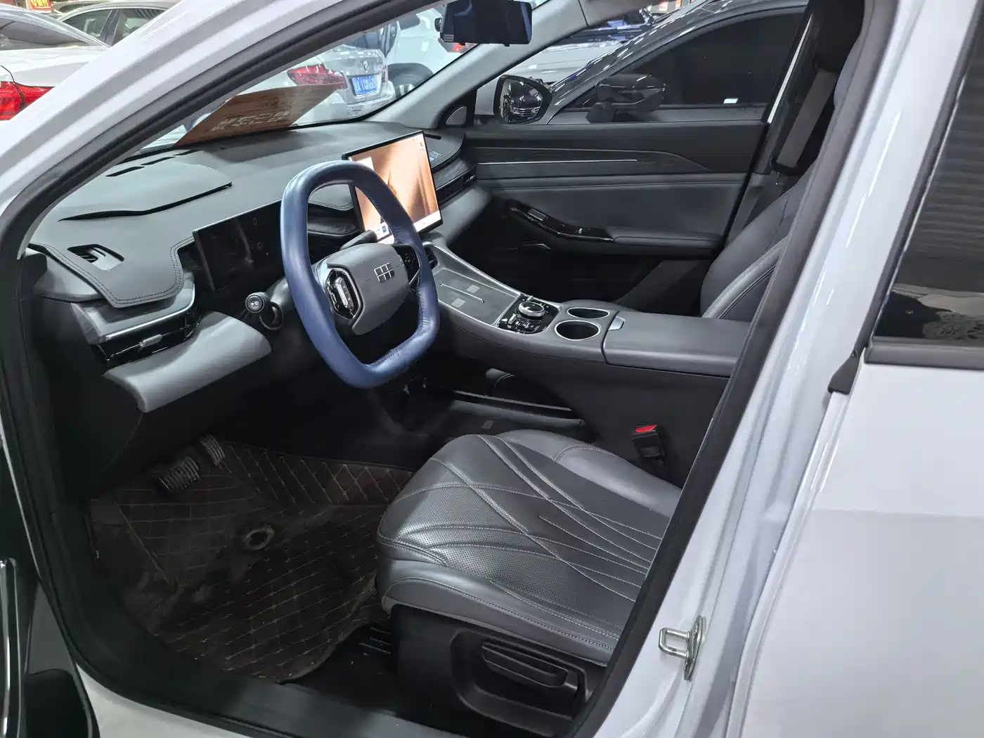 Geely Galaxy Galaxy L6 2025 EM-i 60km Voyage Edition фото 6