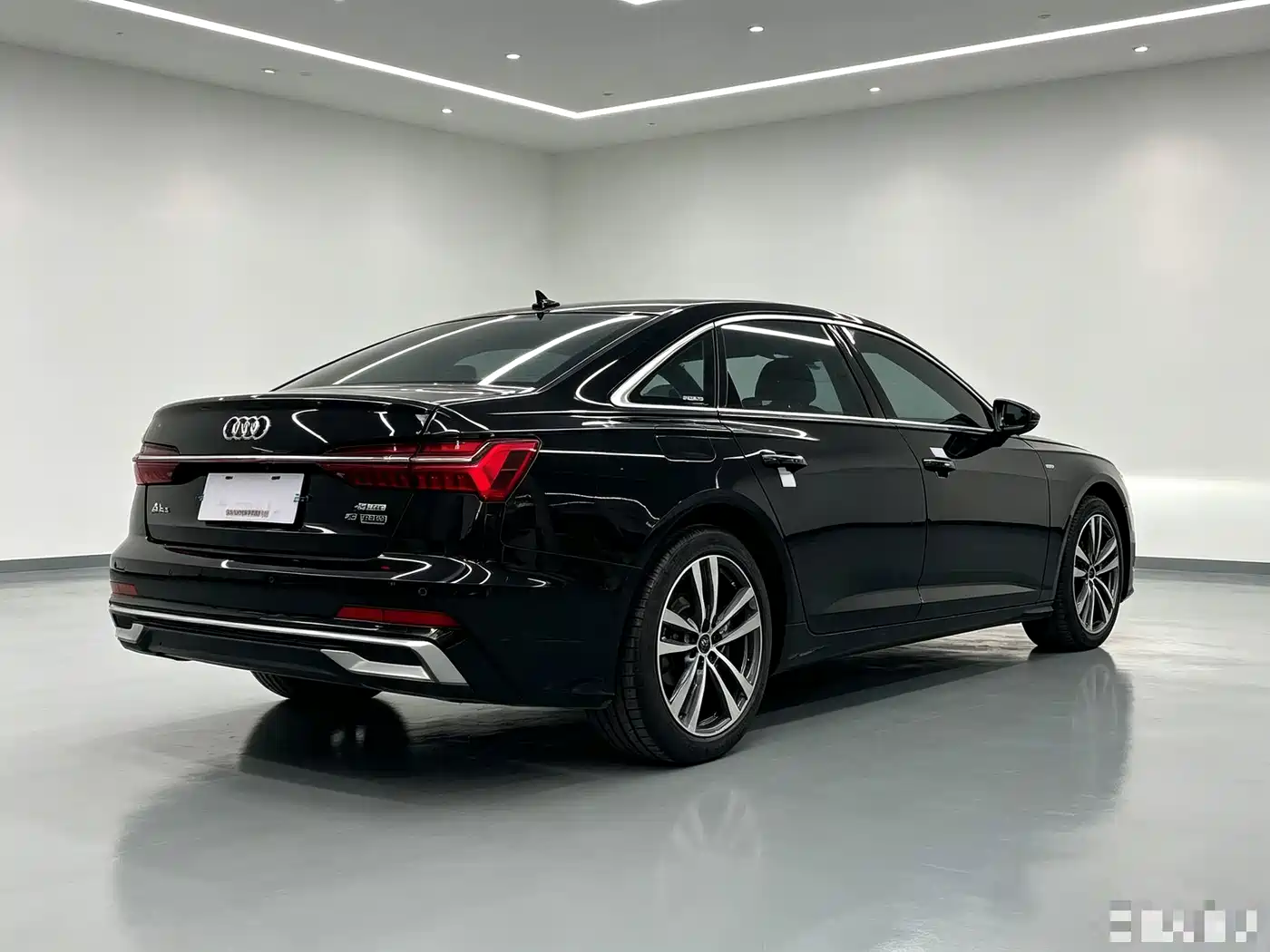 Фото 9 - Audi A6L