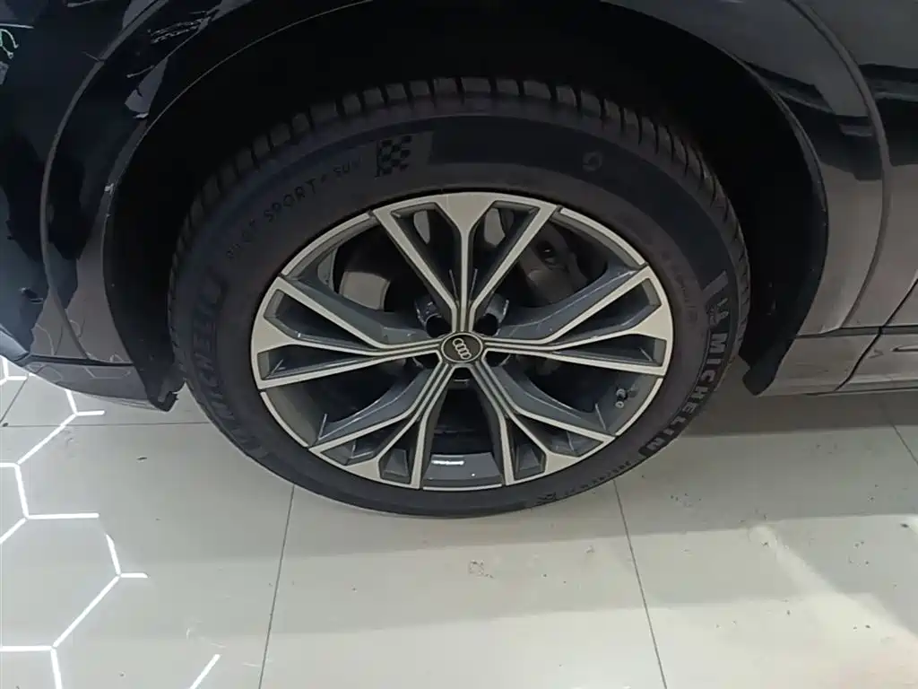 Audi Q8 2023 55 TFSI Luxury Sport фото 23