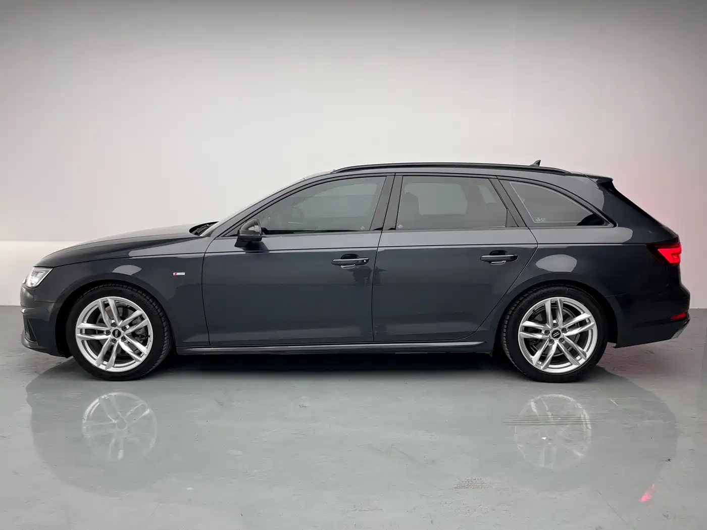 Audi A4 (Import) 2020 Avant Pioneer 40 TFSI Luxury Sport фото 8