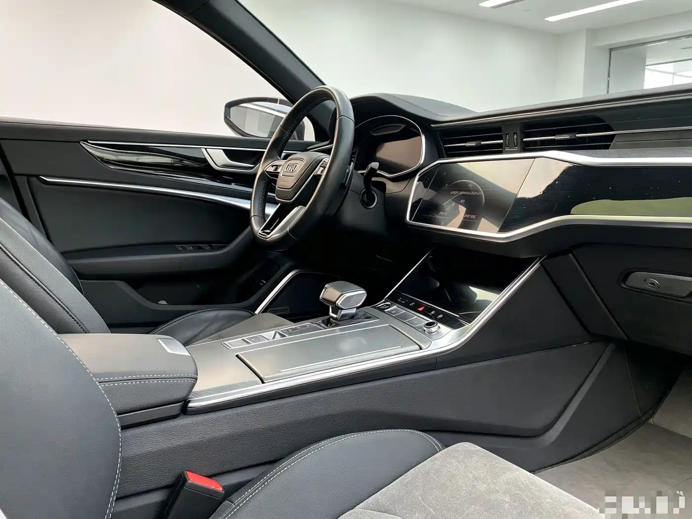 Фото 6 - Audi A6L