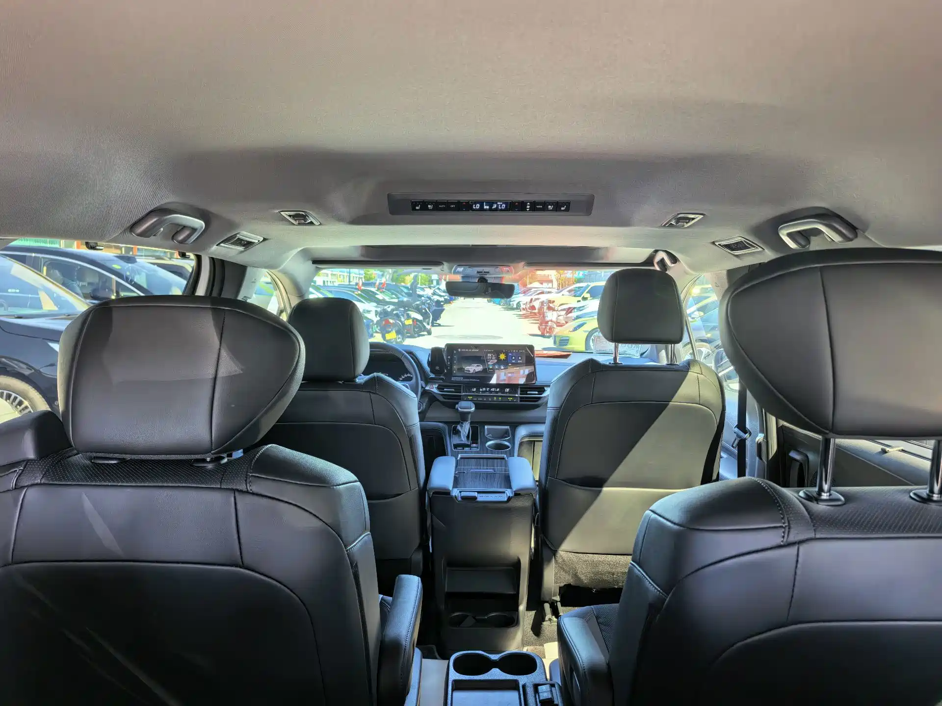 Photo 11 - Toyota Sienna