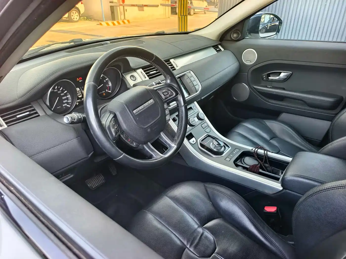 Land Rover Range Rover Evoque (Import) 2014 2.0T 5-door Brilliance Sport фото 6