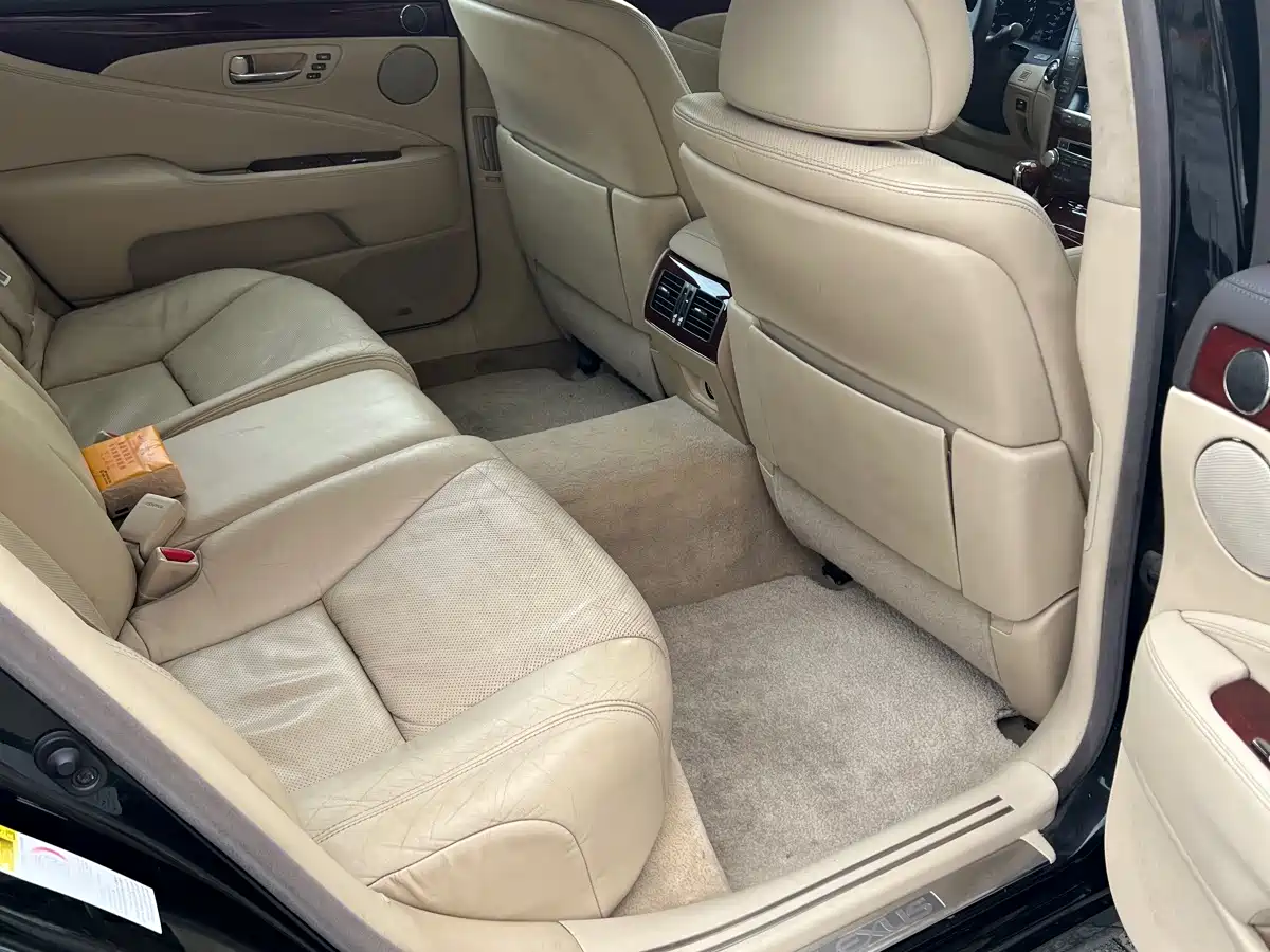 Фото 11 - Lexus LS