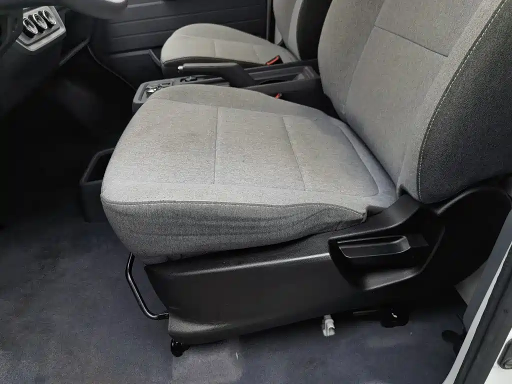 Wuling Motors Wuling Yangguang 2025 2024 300km Practical Enclosed Window Version 60kW