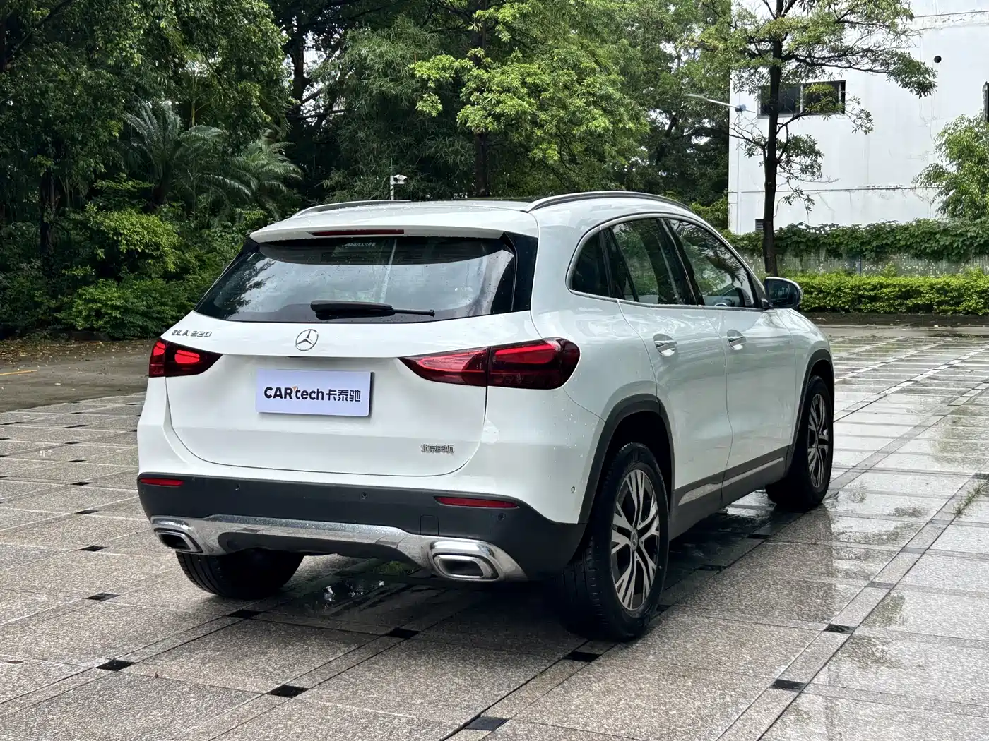 MERCEDES-BENZ GLA