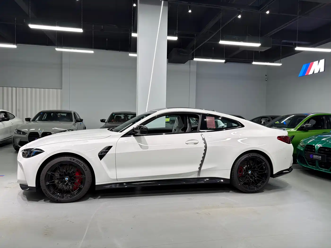 BMW M4 2024 BMW M4 Coupe M xDrive Competition фото 3