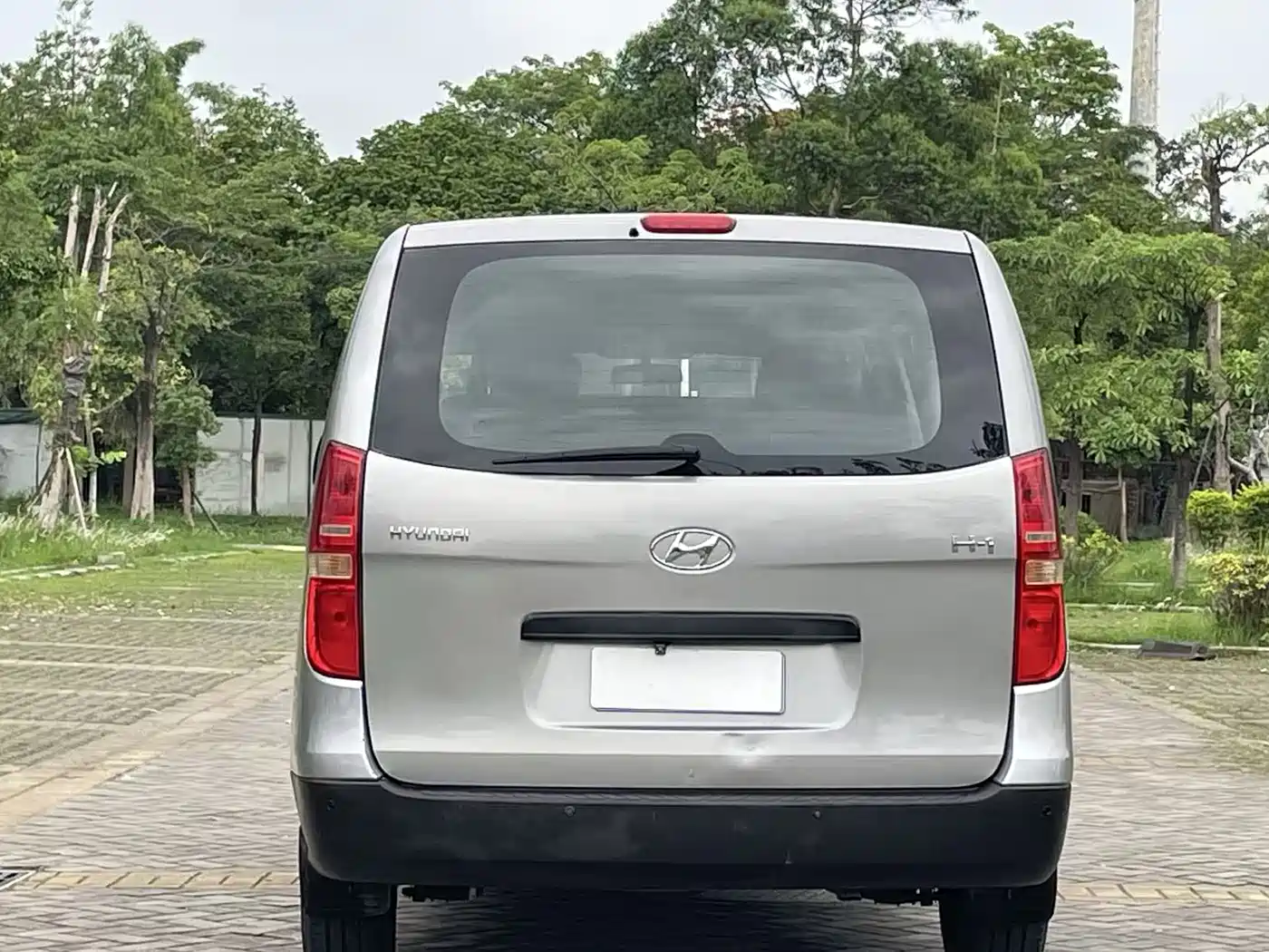 Hyundai H-1 Grand Starex 2011 2.4L Comfort Edition фото 9