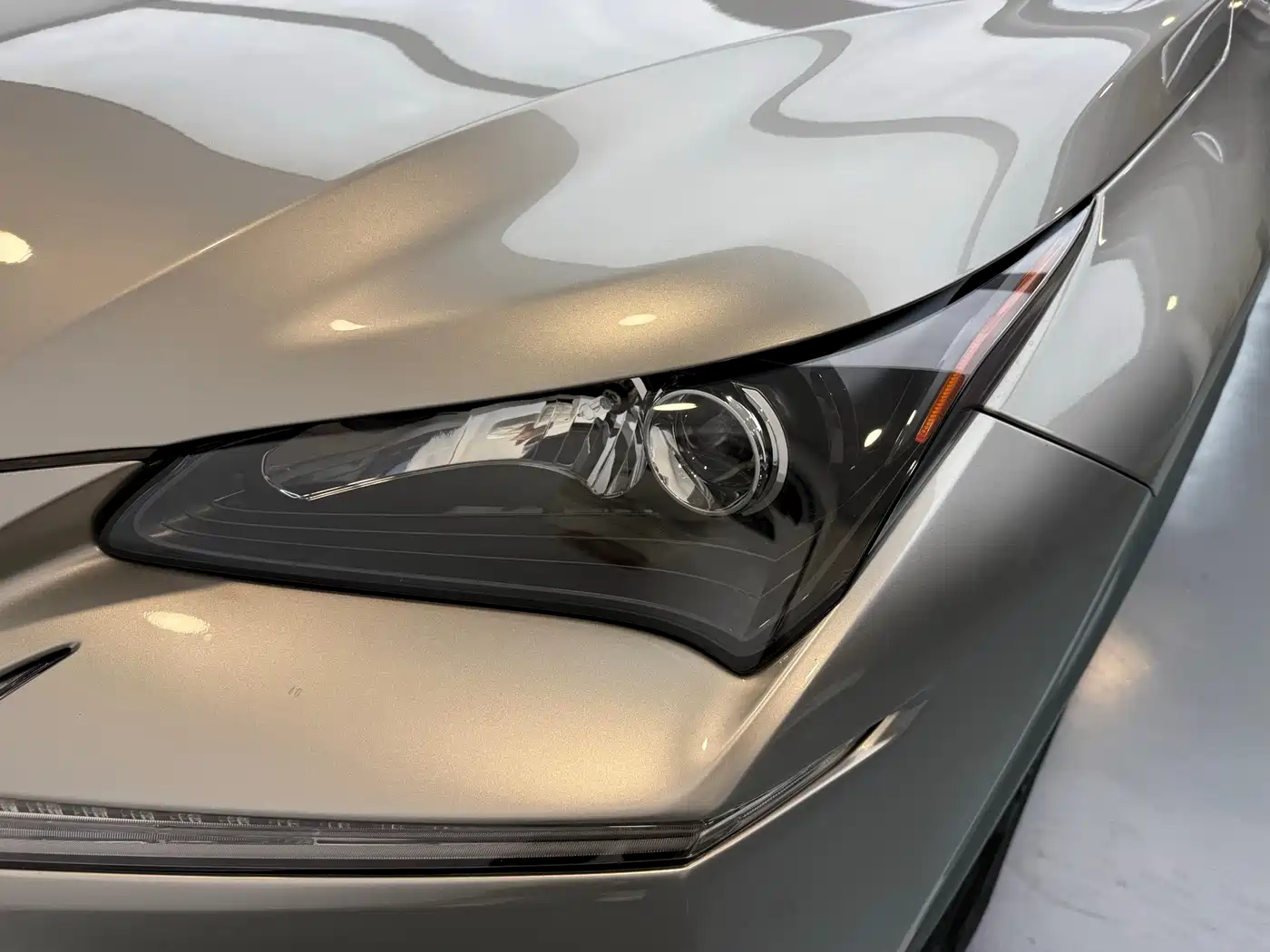 Lexus NX 2015 300h FWD Luxury фото 12