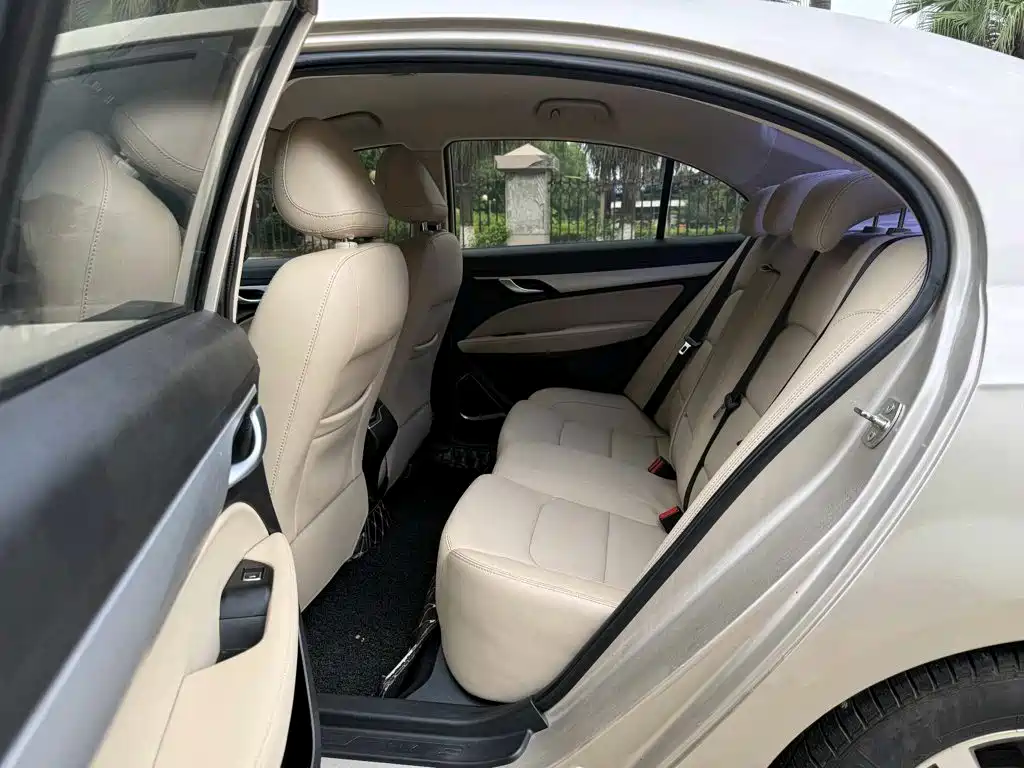 Photo 5 - Geely Emgrand