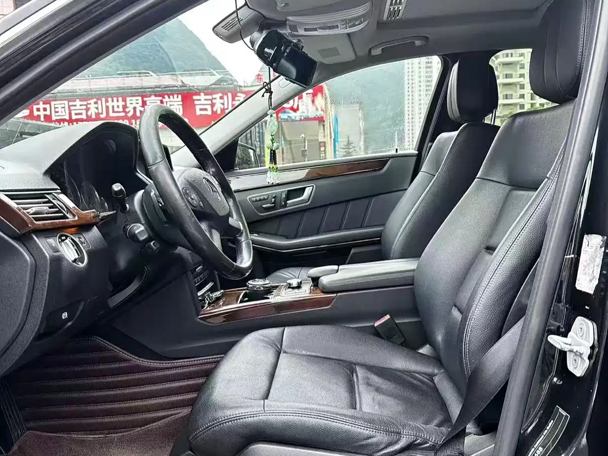 Mercedes-Benz E-Class 2013 Model E 260 L CGI Fashion фото 4