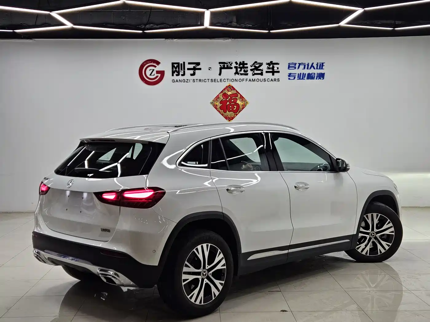 MERCEDES-BENZ GLA