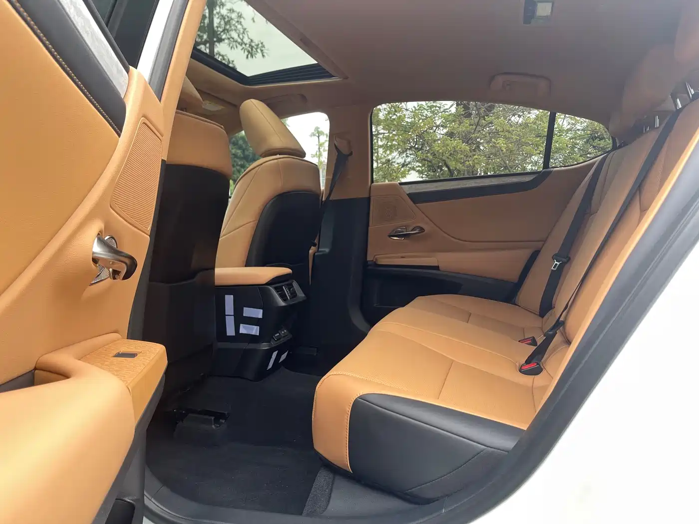 Lexus ES 2026 2025 200 Ultimate Edition
