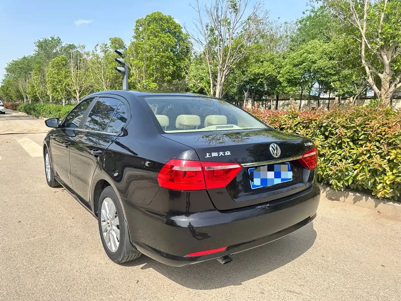 Volkswagen Lavida 2015 1.6L Automatic Comfort Edition фото 3