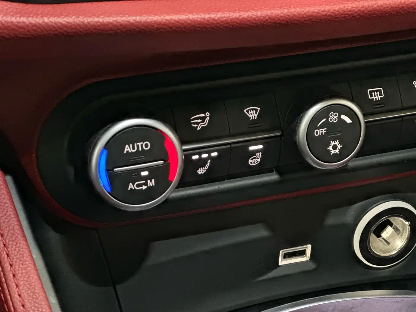 Alfa Romeo Stelvio 2019 2017 2.0T 200HP Luxury Edition
