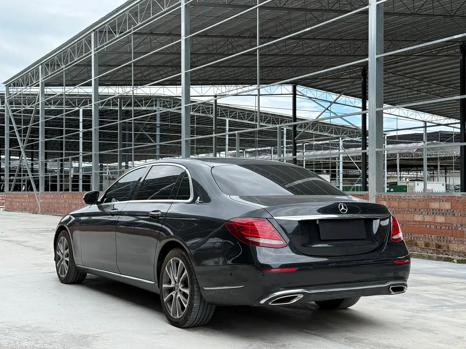 Фото 4 - Mercedes-Benz E-Class