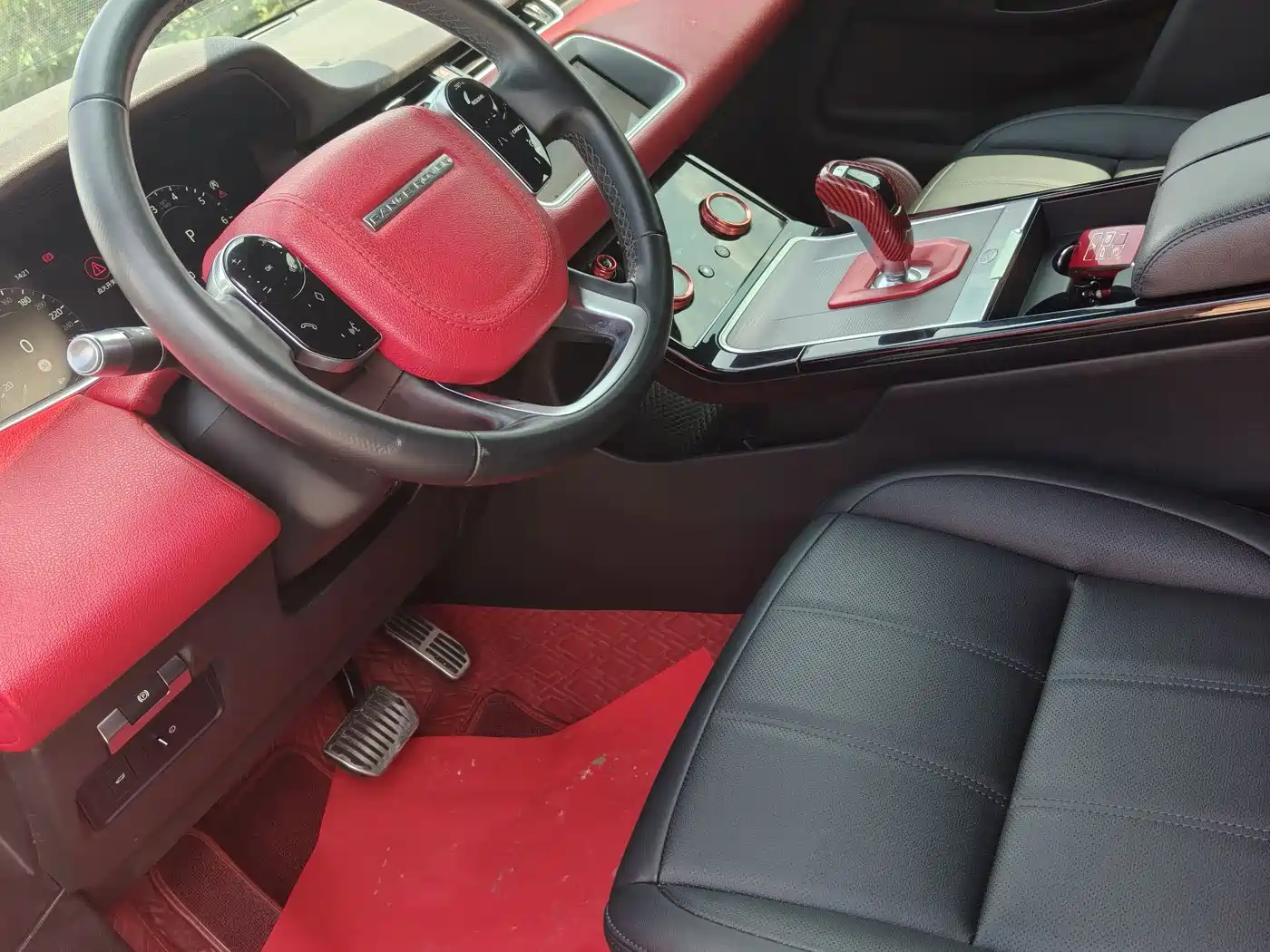 Land Rover Range Rover Evoque 2020 249PS Youth Edition фото 6