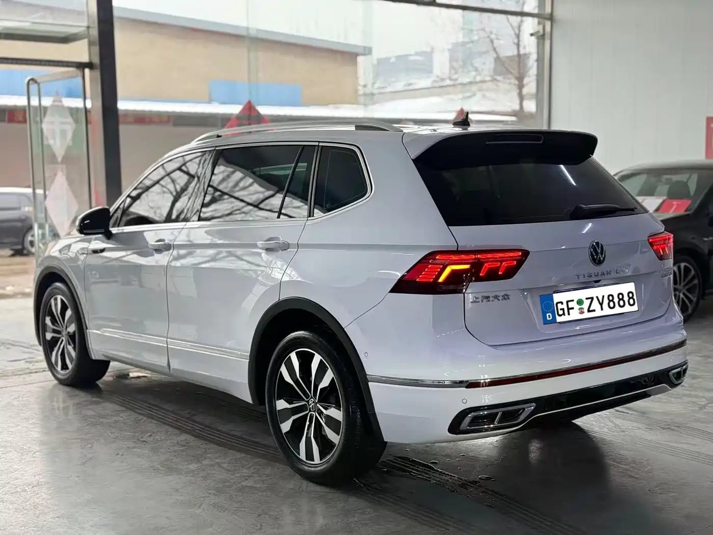 Volkswagen Tiguan L 2023 330TSI Auto 2WD R-Line Premium Edition фото 6