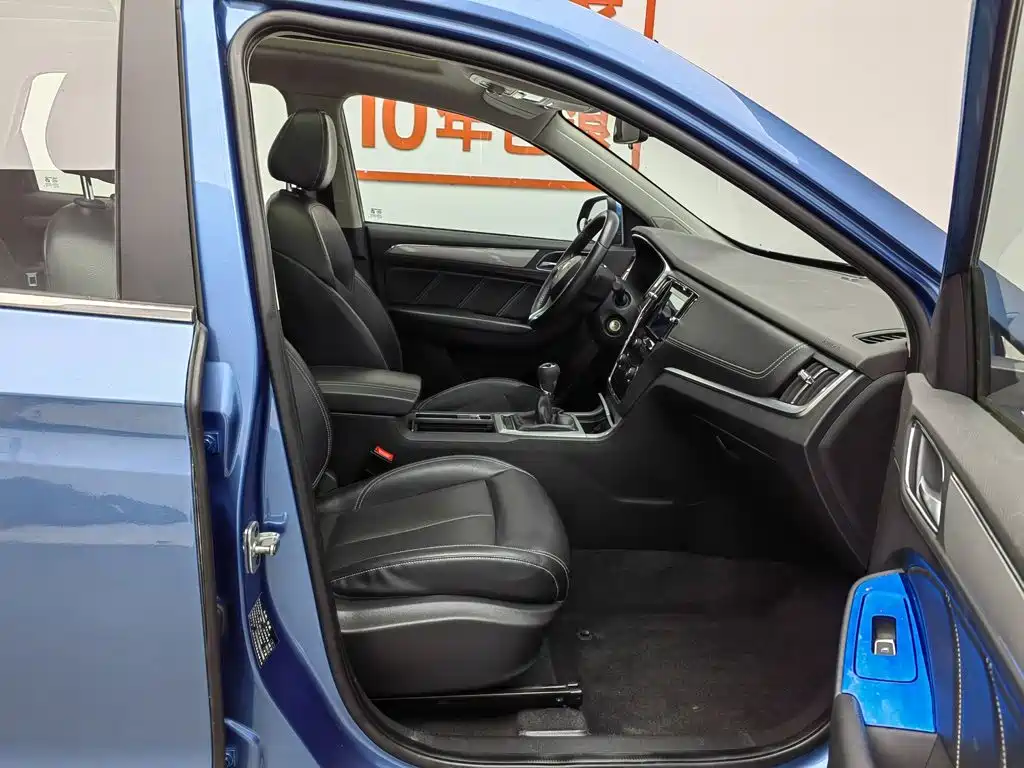Фото 23 - Roewe RX5