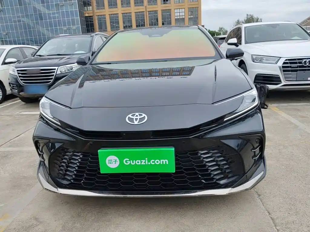 Фото 3 - Toyota Camry