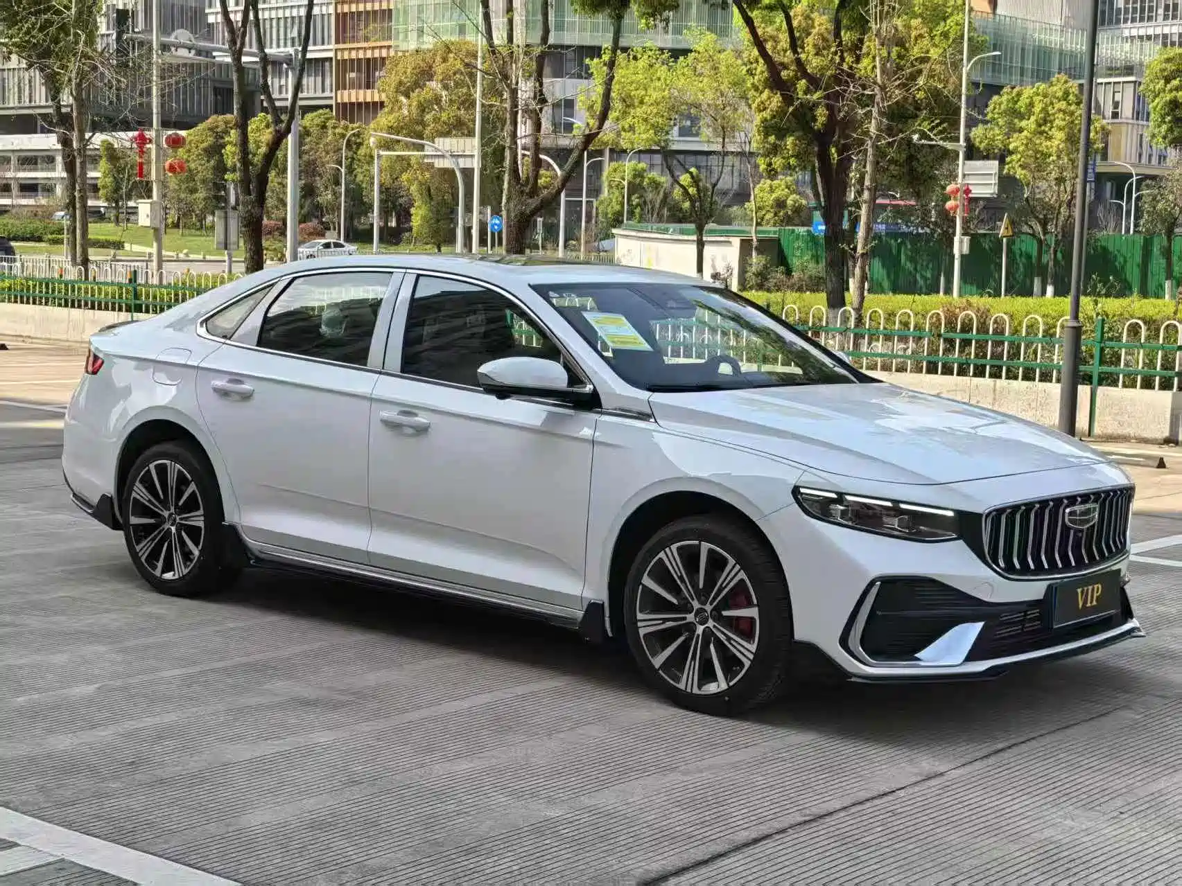Фото 3 - Geely Preface