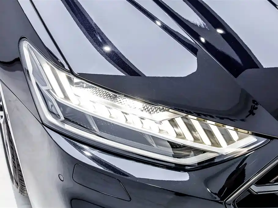 Audi A7L 2024 45 TFSI quattro Black Warrior Edition фото 17