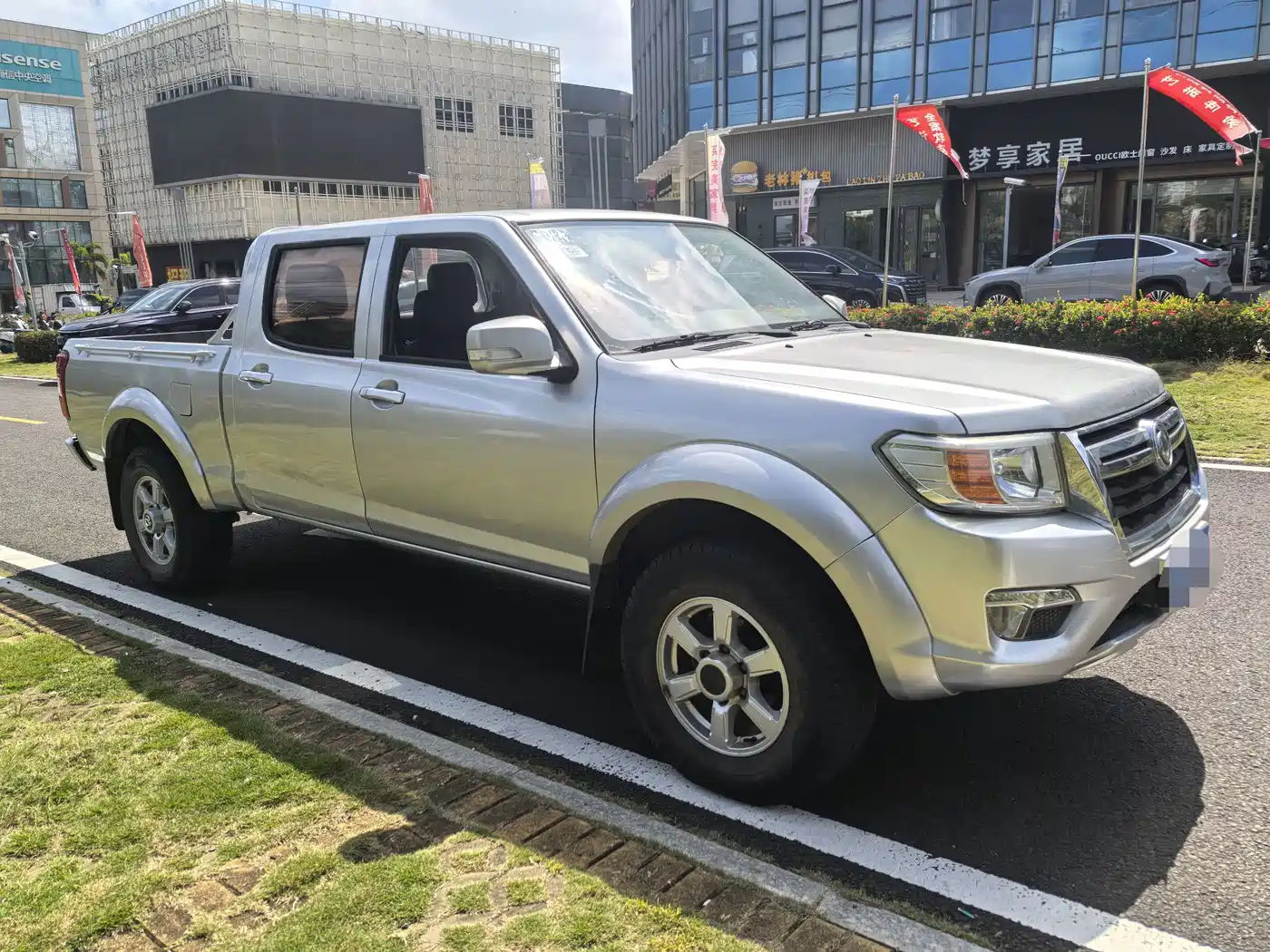 Dongfeng Ruiqi 2018 2018 2.5T Diesel 2WD Luxury Long Cargo ZD25T5