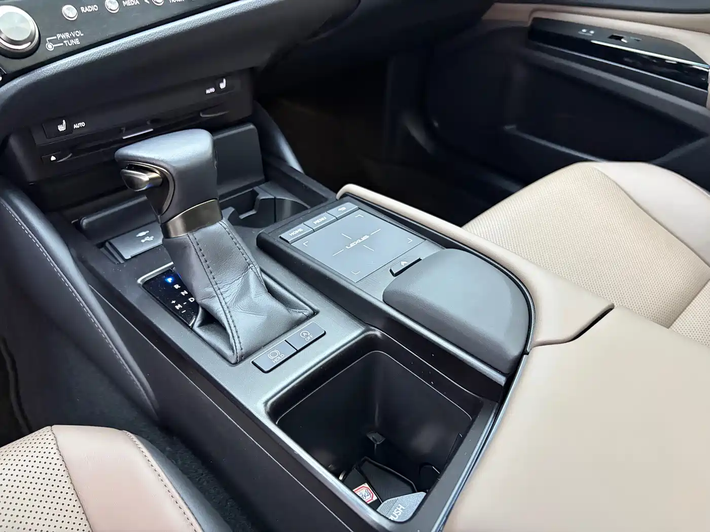 Lexus ES 2021 200 Excellence Edition фото 6