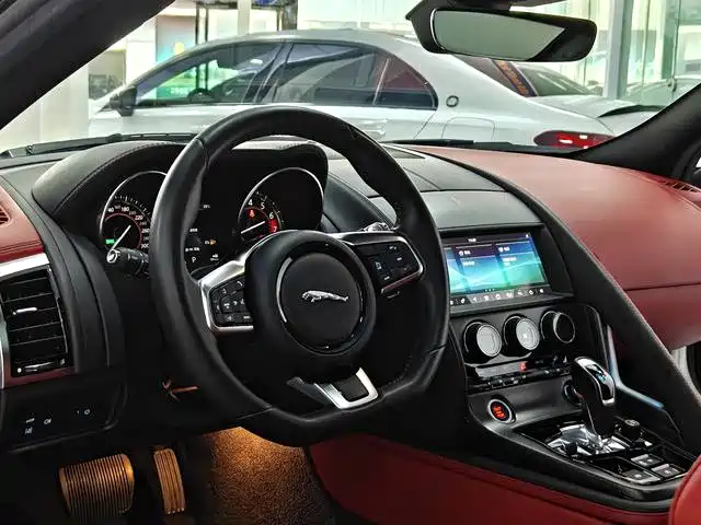 Фото 13 - Jaguar F-TYPE
