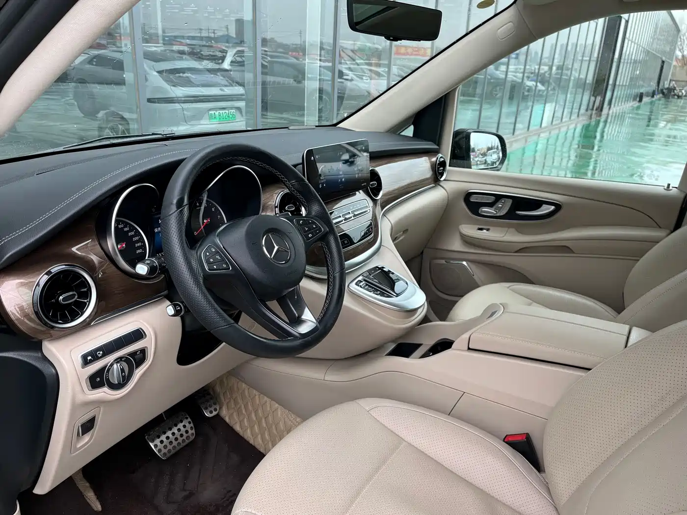 Mercedes-Benz V-Class 2022 V 260 L Long Wheelbase Luxury Edition фото 6