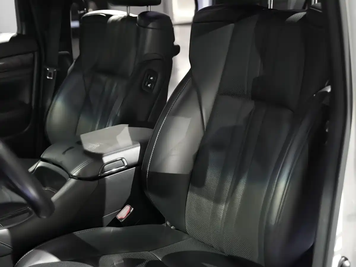 Toyota Vellfire 2019 Hybrid 2.5L HV Premium Edition фото 9