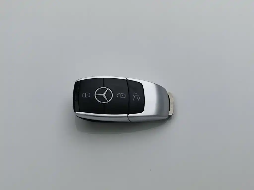 Фото 19 - Mercedes-Benz E-Class