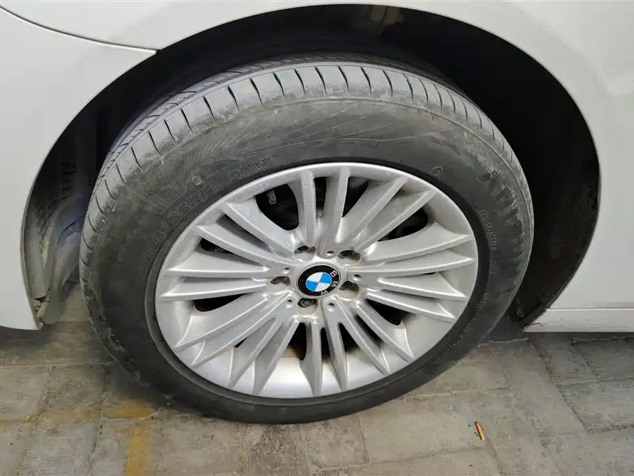 BMW 5 Series 2014 525Li Leading фото 6