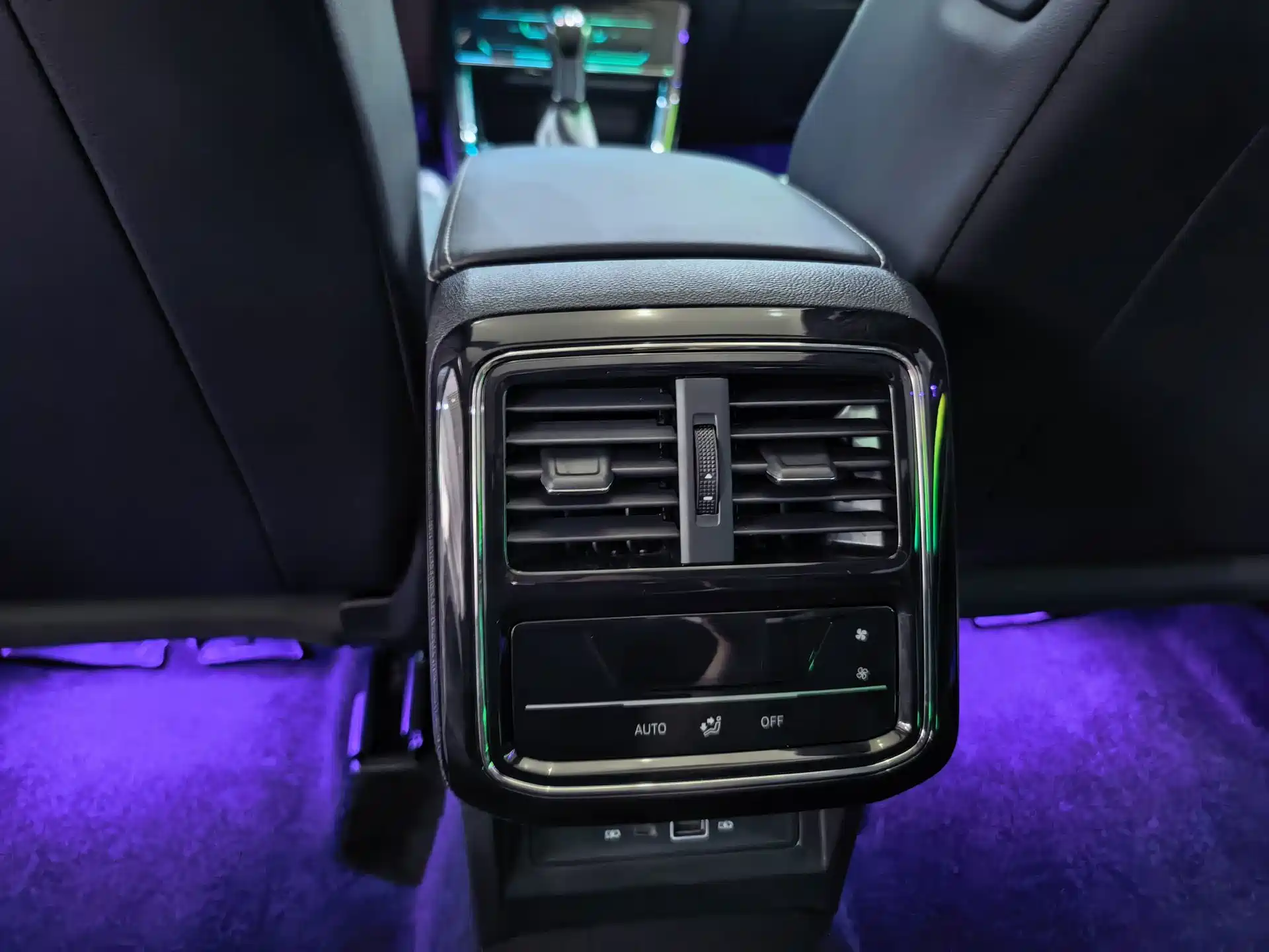 صورة 10 - Volkswagen Passat