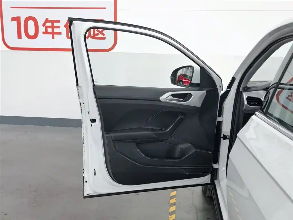Volkswagen Tanying 2021 1.5L Automatic Smart Connect Edition фото 8