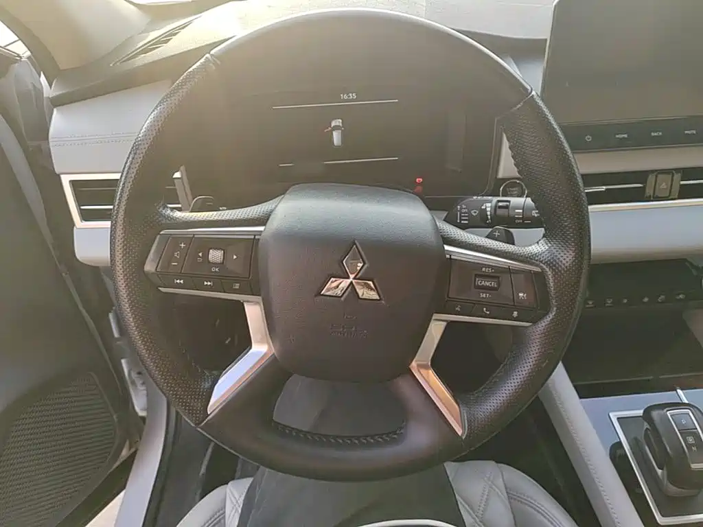 Фото 11 - Mitsubishi Outlander