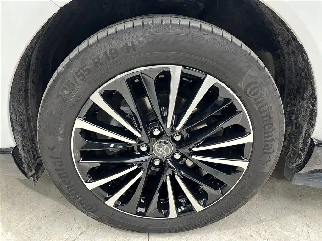 Toyota Venza 2022 2.0L CVT 2WD Premium фото 20