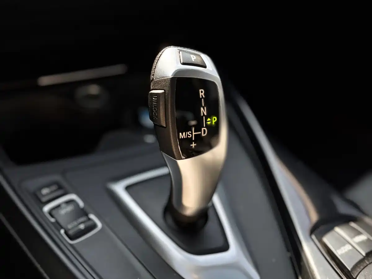BMW 1 Series (Import) 2013 Facelift 116i Urban Model фото 13