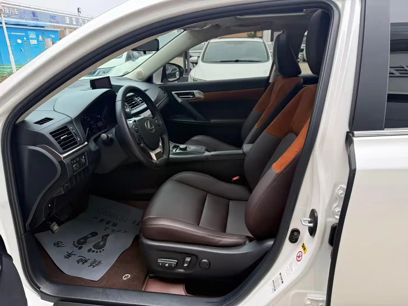 Lexus CT 2019 2017 CT200h Comfort Two-Tone China V